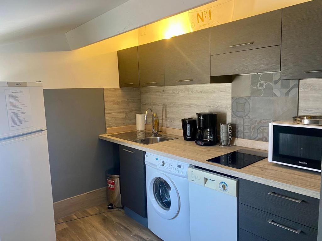 Residence Antonia Appartements Avec Piscine Commune - Centre Ville Calvi 칼비 외부 사진